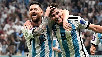 פאזל של Messi and Alvarez