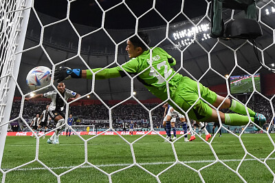 Japan 's goalkeeper against Germany jigsaw puzzle