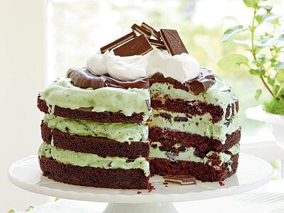 St. Patrick  's Day chocolate mint cake