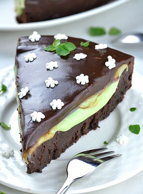 פאזל של St. Patrick 's Day flourless mint chocolate cake