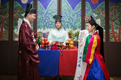 Traditional Korean wedding jigsaw puzzle