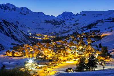 St Jean et St Sorlin d 'Arves l 'hiver de nuit