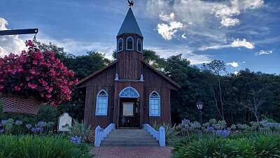 Igreja no Pq Carambei - PR jigsaw puzzle