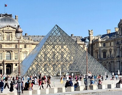 Museo del Louvre, París, Francia, 2023 jigsaw puzzle