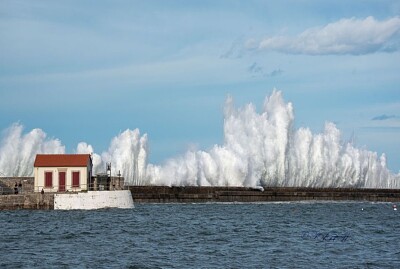 Saint Jean de Luz sous une forte houle