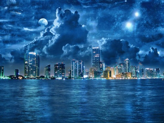 ciudad al son de las nubes