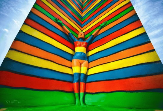 mujer colorida