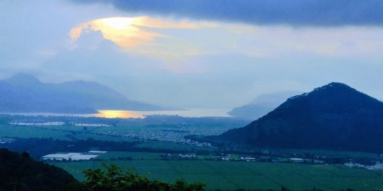 EL LAGO DE AMATITLAN GUATEMALA