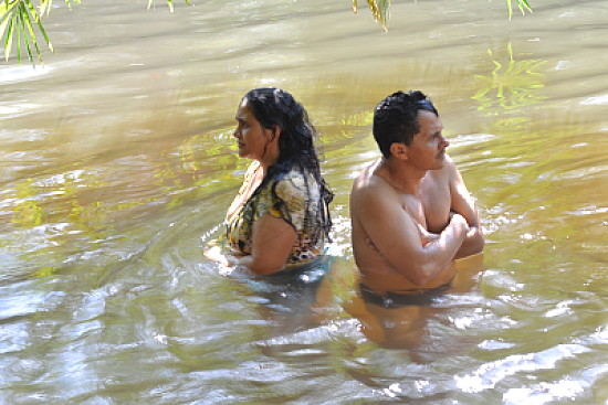 tomando banho