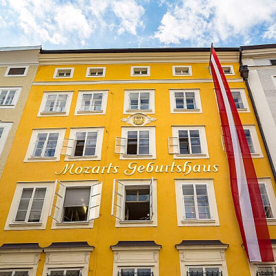 Die Getreidegasse und Mozarts Geburtshaus