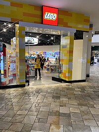 Flatiron crossing mall