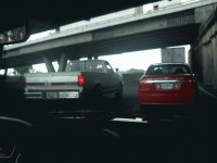Autos en el puente