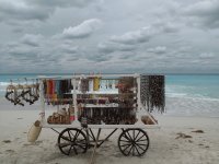 artesanías en Playas del Este Cuba