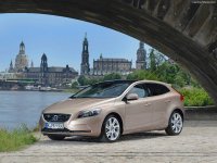 Volvo- V40